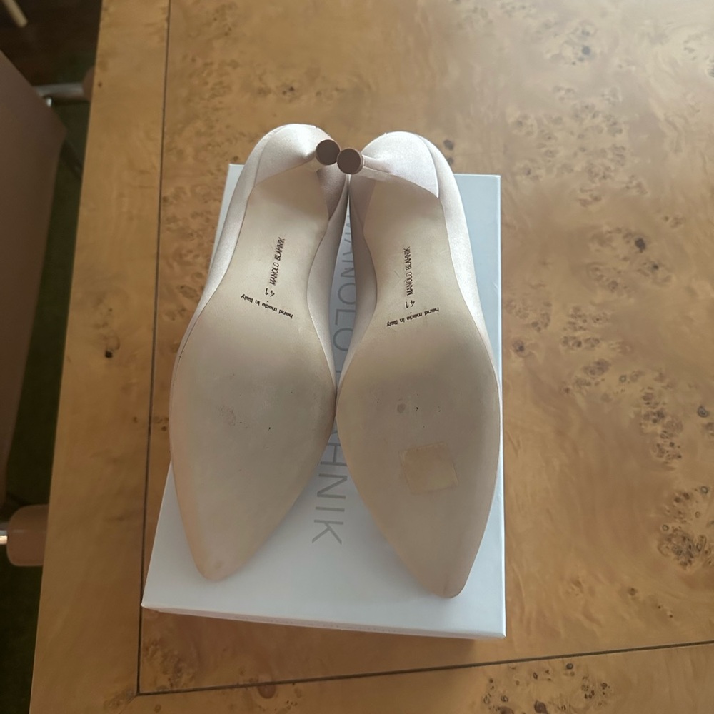 MANOLO BLAHNIK Hangisi 105mm Satin High-Heel Pumps in color "Flesh" - Picture 2 of 7